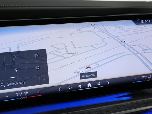 Used 2024 BMW i7 xDrive60 w/ Executive Package image 54