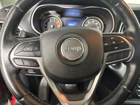 Used 2019 Jeep Cherokee Limited AWD/4WD image 18