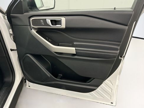 Used 2021 Ford Explorer XLT w/ Equipment Group 202A AWD/4WD image 35