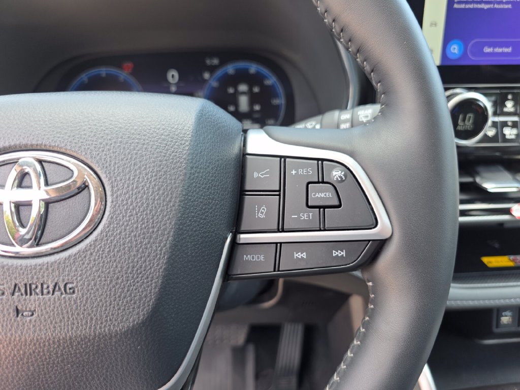 Used 2026 Toyota Highlander Platinum AWD/4WD image 32