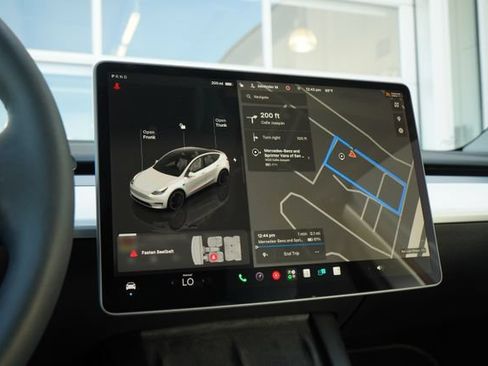 Used 2023 Tesla Model Y Performance AWD/4WD image 19