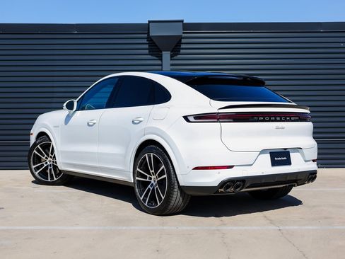 New 2025 Porsche Cayenne Turbo image 3