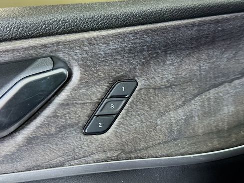 Used 2025 Jeep Grand Cherokee L Limited w/ Black Appearance Package image 22