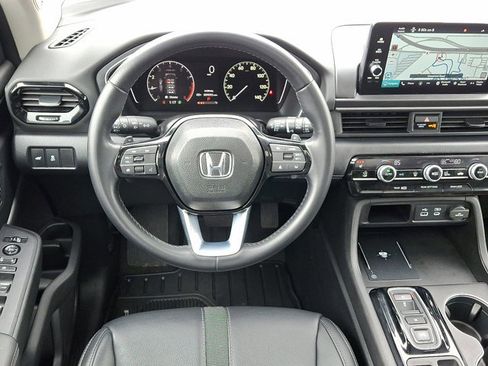 Certified 2024 Honda Pilot Touring image 12