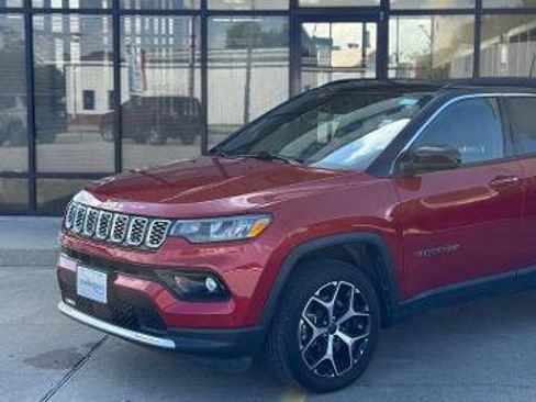 Used 2025 Jeep Compass Limited AWD/4WD image 2