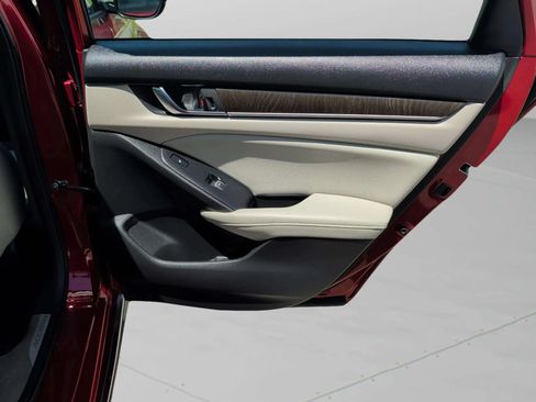 Used 2018 Honda Accord Touring image 36