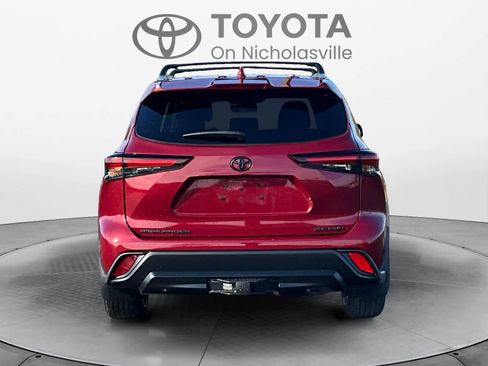 Used 2024 Toyota Highlander XLE image 4