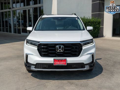 Used 2024 Honda Pilot Touring image 2