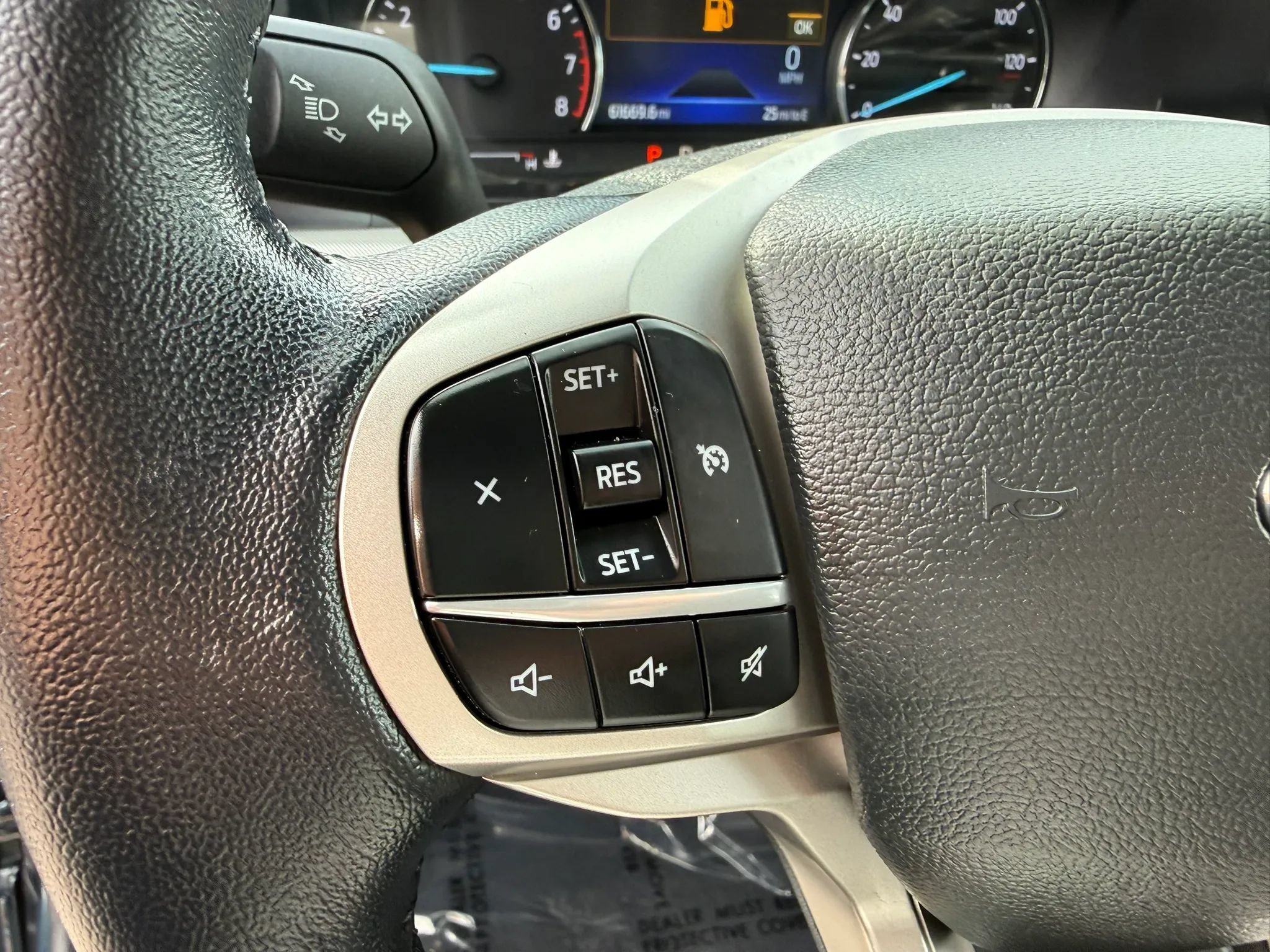 Used 2022 Ford Explorer XLT w/ Equipment Group 202A AWD/4WD image 30