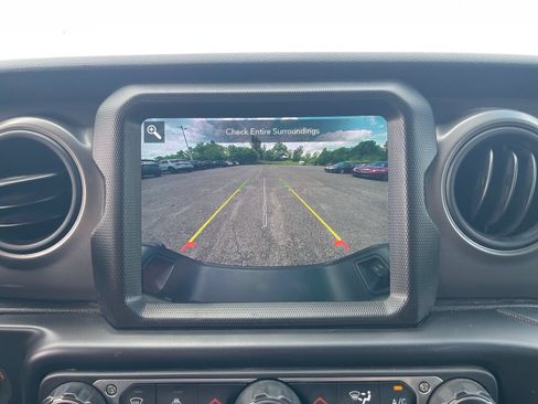 Used 2022 Jeep Gladiator Sport AWD/4WD image 12