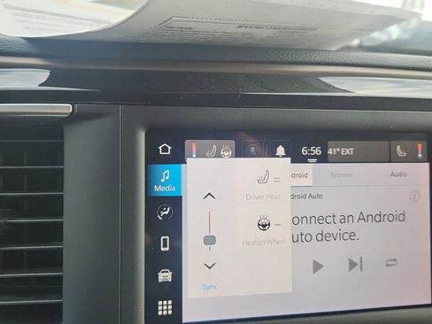 Used 2022 Chrysler Voyager LX image 15