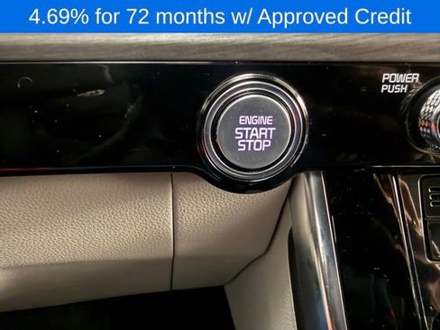 Used 2024 Kia Carnival EX image 27