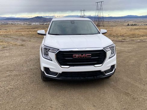 Used 2024 GMC Terrain SLE image 13