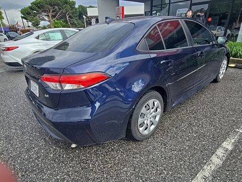 Used 2020 Toyota Corolla LE FWD image 2