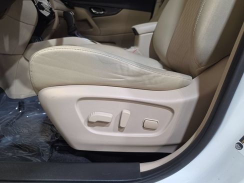 Used 2020 Nissan Rogue SV AWD/4WD image 14