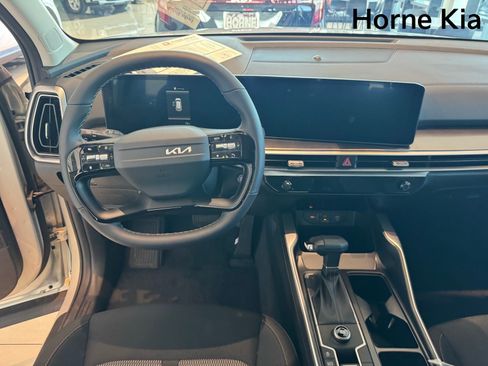 New 2026 Kia Sorento LX FWD image 15