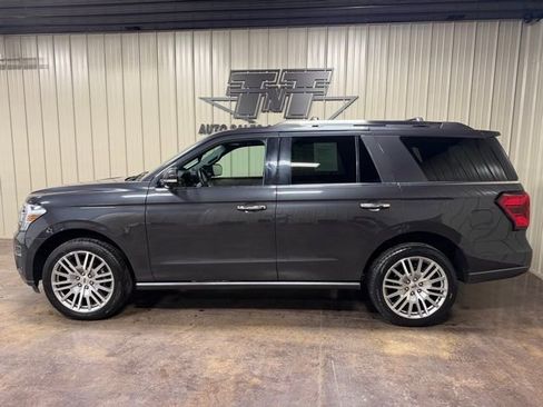 Used 2024 Ford Expedition Limited image 3