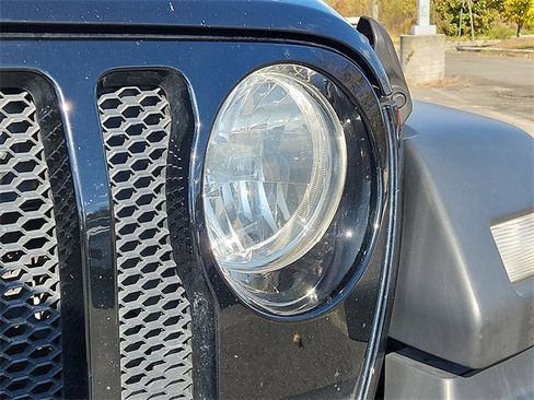 Used 2018 Jeep Wrangler Unlimited Sport S image 9