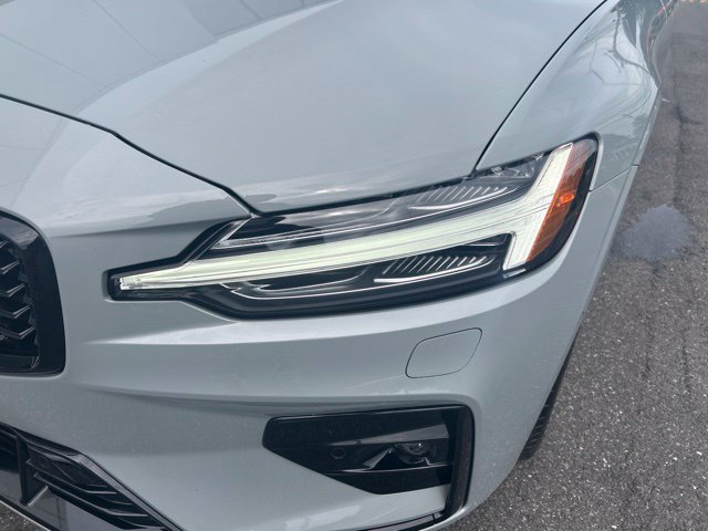 Certified 2025 Volvo S60 B5 Plus AWD/4WD image 8