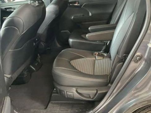 Used 2022 Toyota Highlander XSE image 11