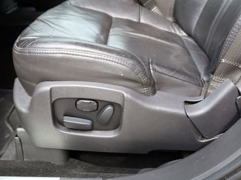 Used 2019 Lincoln MKT AWD image 29