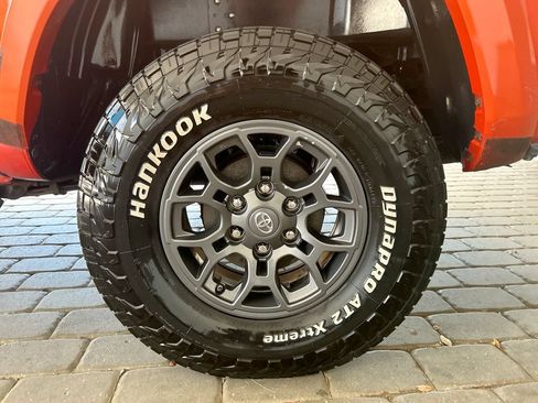 Used 2018 Toyota Tacoma SR5 RWD image 39