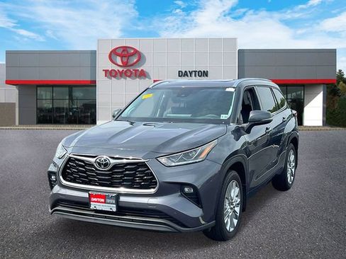 Used 2023 Toyota Highlander Limited AWD/4WD image 2