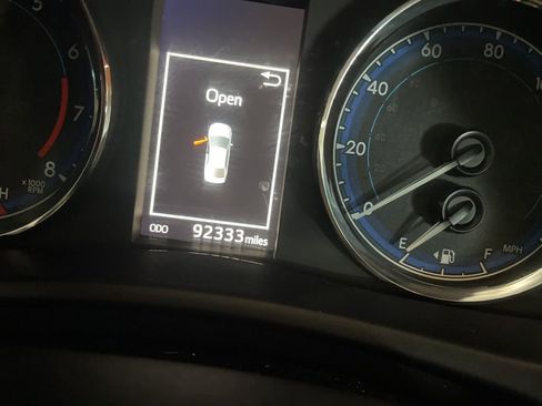 Used 2019 Toyota Corolla SE w/ Body Protection Package FWD image 9