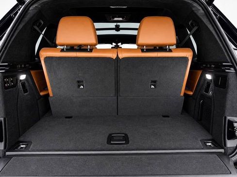 Used 2022 BMW X7 xDrive40i w/ M Sport Package AWD/4WD image 11