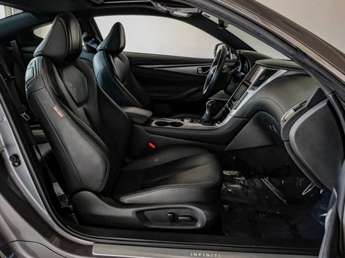 Used 2017 INFINITI Q60 3.0t w/ Premium Plus Package 3.0T RWD image 32