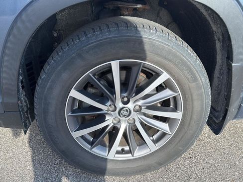 Used 2017 Toyota Highlander XLE AWD/4WD image 16