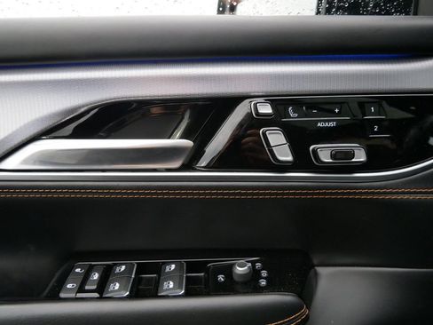 Used 2022 Jeep Grand Wagoneer Series III w/ Rear Seat Video Group 1 AWD/4WD image 16
