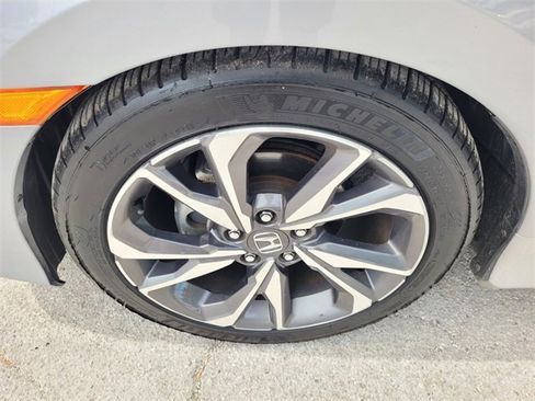 Used 2019 Honda Civic Touring image 18