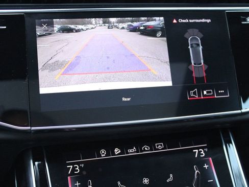 Used 2019 Audi Q8 Premium image 16