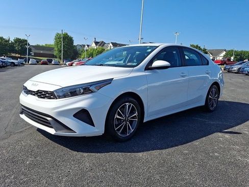 Used 2023 Kia Forte LXS FWD image 3
