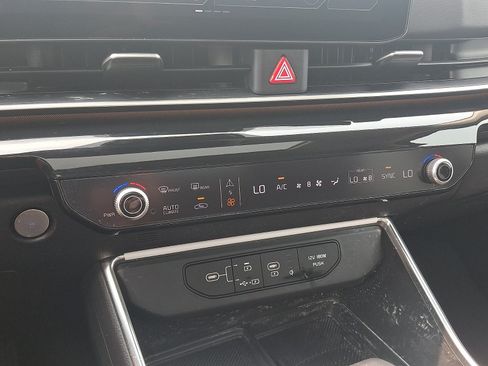 Used 2025 Kia Carnival SX Prestige FWD image 18