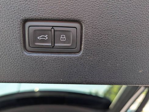 Used 2019 Audi Q8 Prestige AWD/4WD image 41