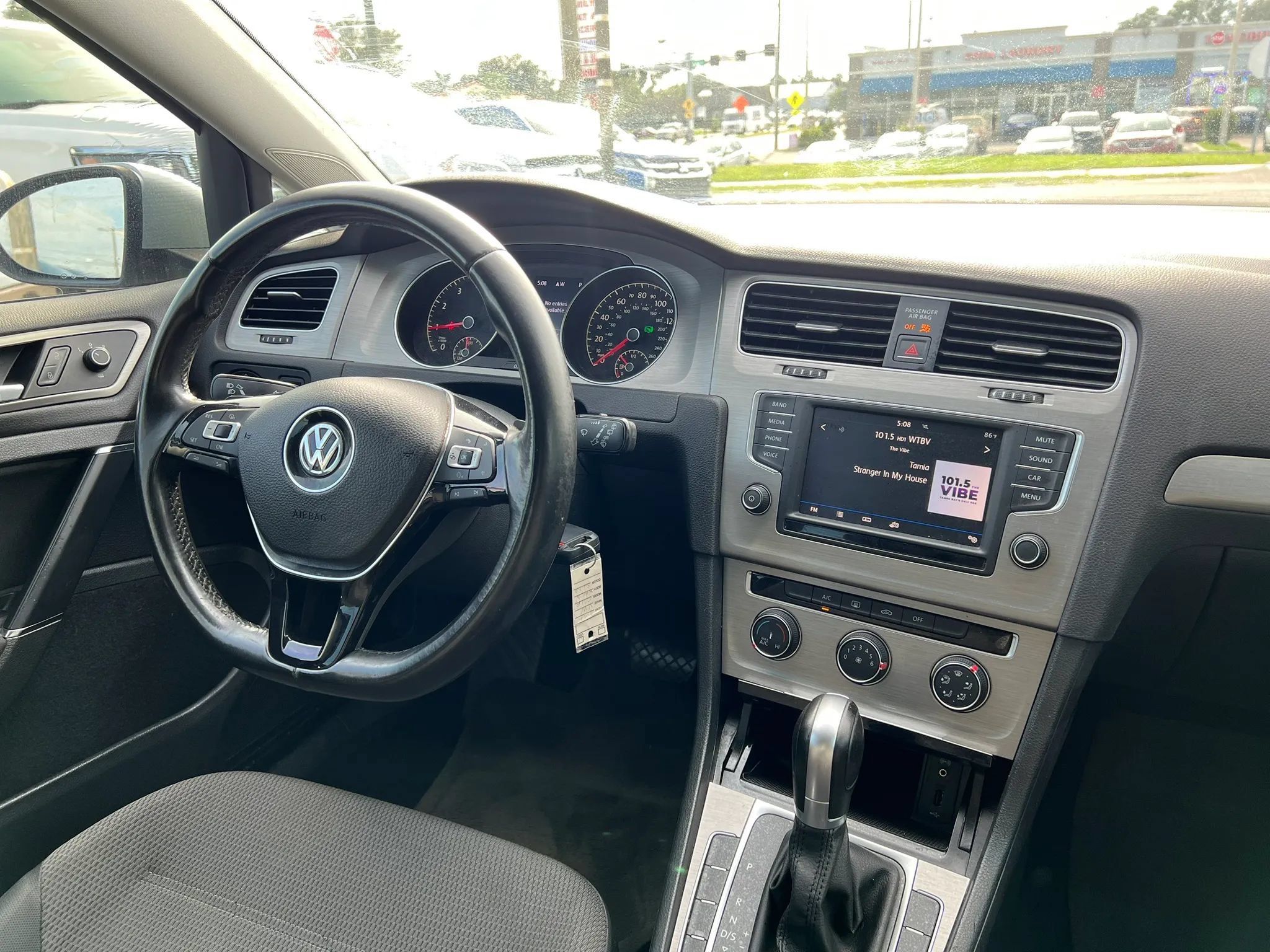 Used 2017 Volkswagen Golf S FWD image 14