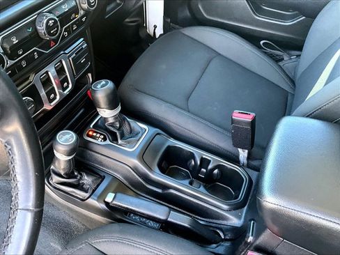 Used 2022 Jeep Wrangler Sport AWD/4WD image 14