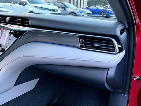 Used 2019 Toyota Camry XSE image 18