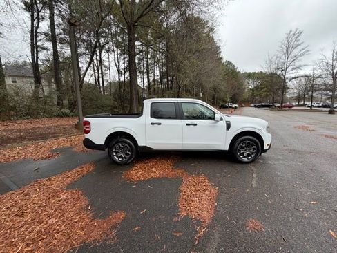 Certified 2022 Ford Maverick XLT w/ XLT Luxury Package image 12