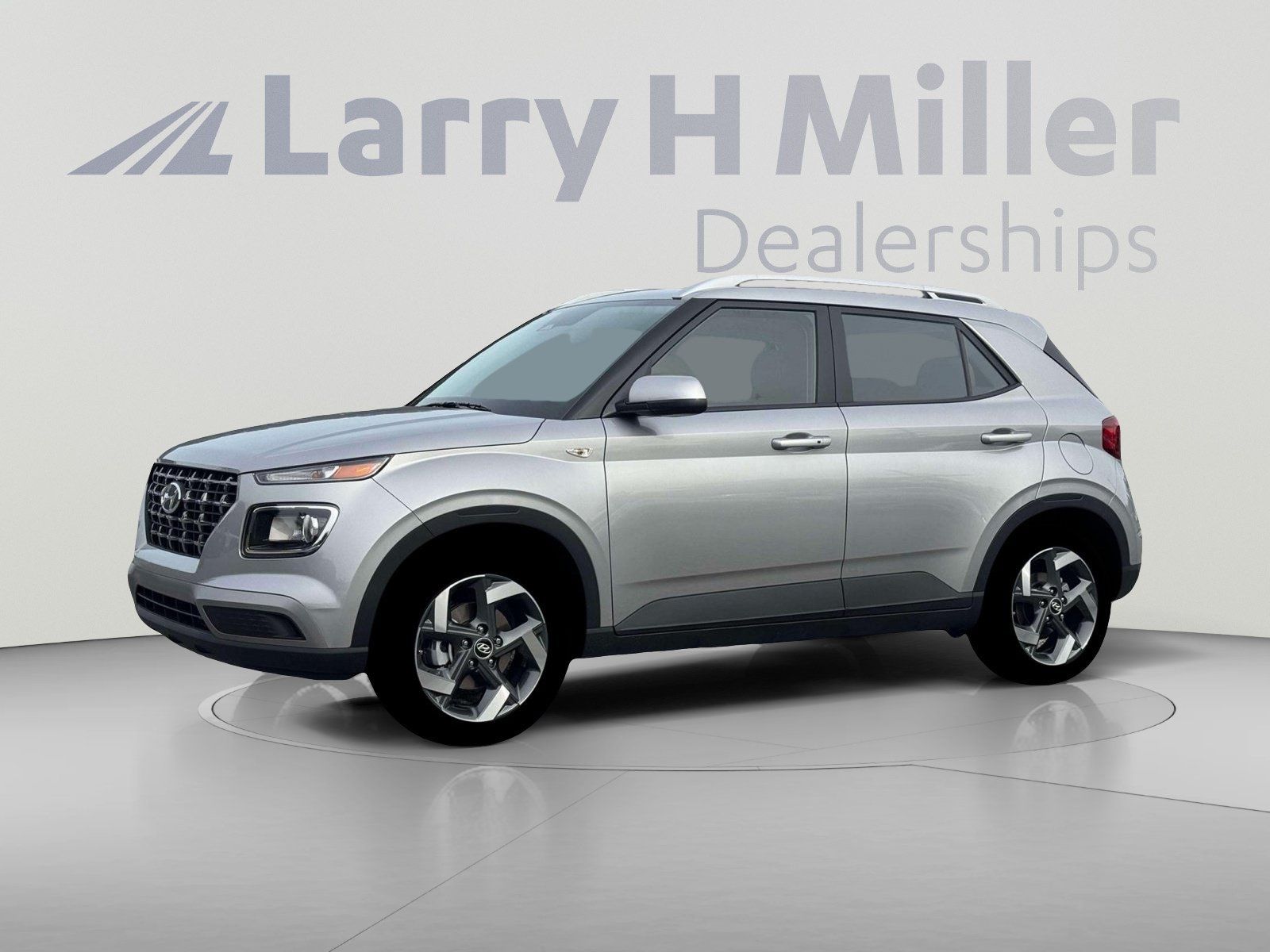Used 2026 Hyundai Venue SEL FWD image 2