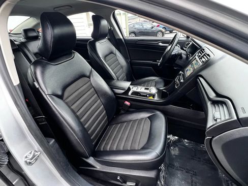 Used 2018 Ford Fusion SE w/ Equipment Group 201A image 24