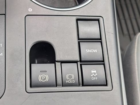Used 2023 Toyota Highlander XLE FWD image 23