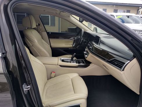 Used 2016 BMW 750i xDrive AWD/4WD image 18