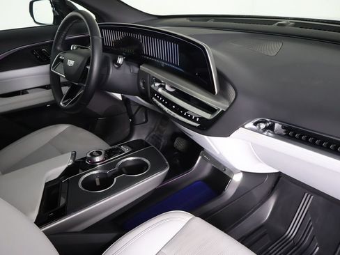Used 2025 Cadillac Lyriq Luxury RWD image 31