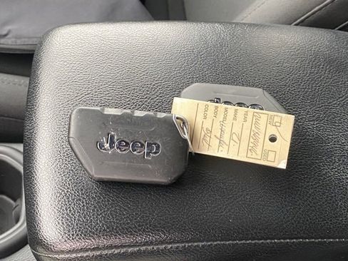 Used 2021 Jeep Wrangler Unlimited Sport image 29