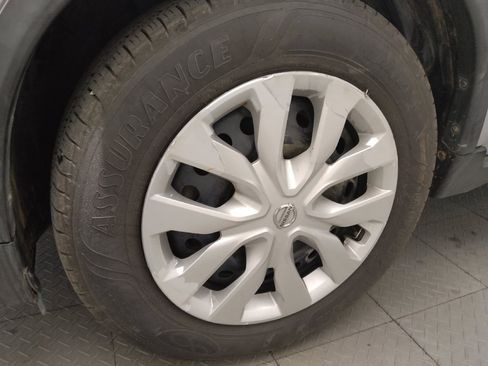 Used 2020 Nissan Rogue S FWD image 31