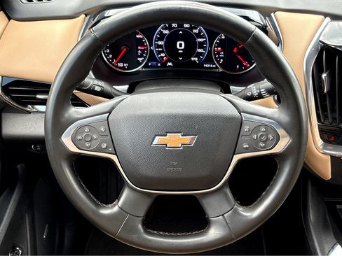 Used 2023 Chevrolet Traverse Premier image 15