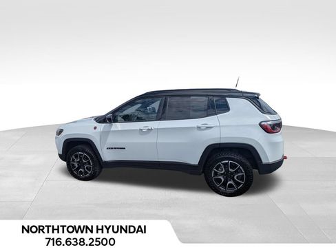 Used 2026 Jeep Compass Trailhawk AWD/4WD image 2